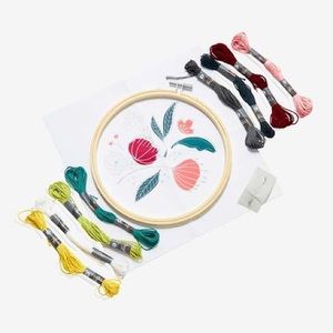 Craft Crush Winter Flower Embroidery Kit Floral DIY Art Hoop NIB New